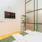 Fancy In Iconic Street Full Of Historic Appartement Oporto