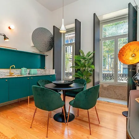 Apartment Fancy In Iconic Street Full Of Historic