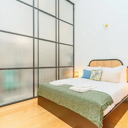 Apartment Fancy In Iconic Street Full Of Historic *