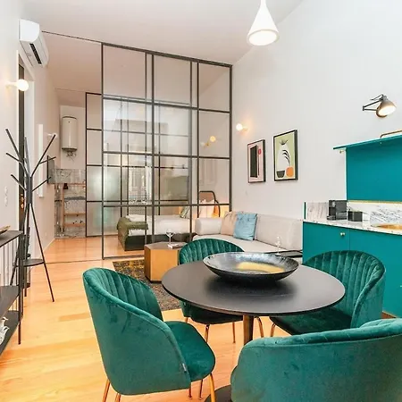 Apartment Fancy In Iconic Street Full Of Historic *
