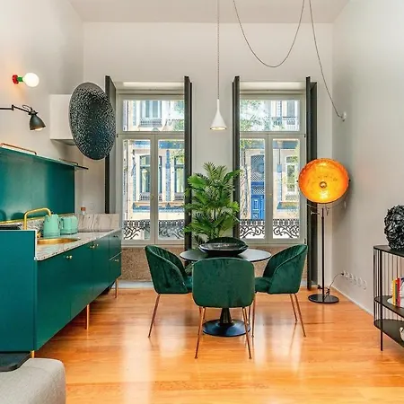 Apartment Fancy In Iconic Street Full Of Historic