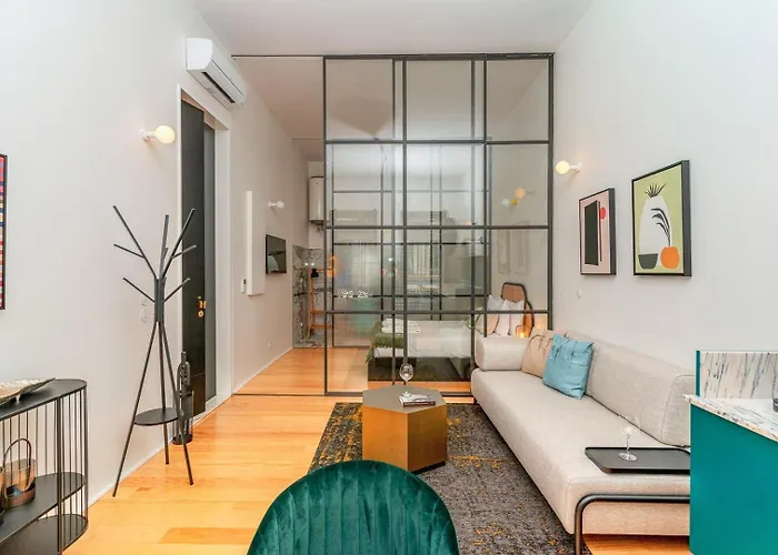 Fancy In Iconic Street Full Of Historic شقة *