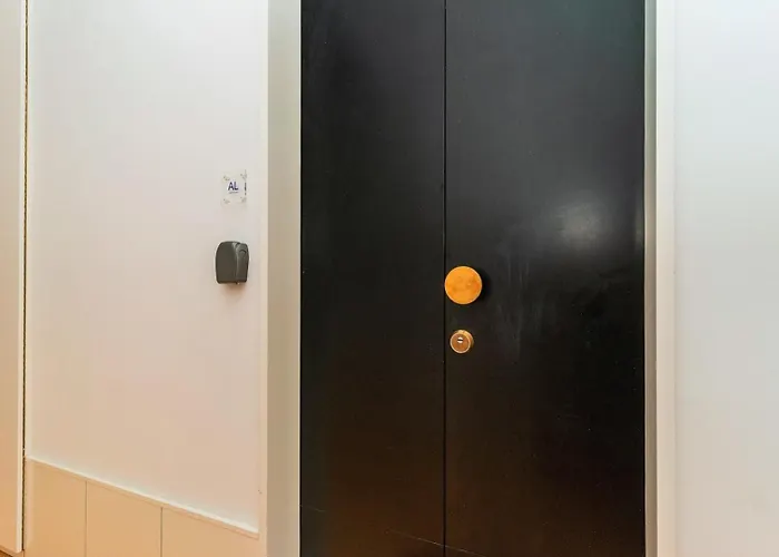 Fancy In Iconic Street Full Of Historic شقة *