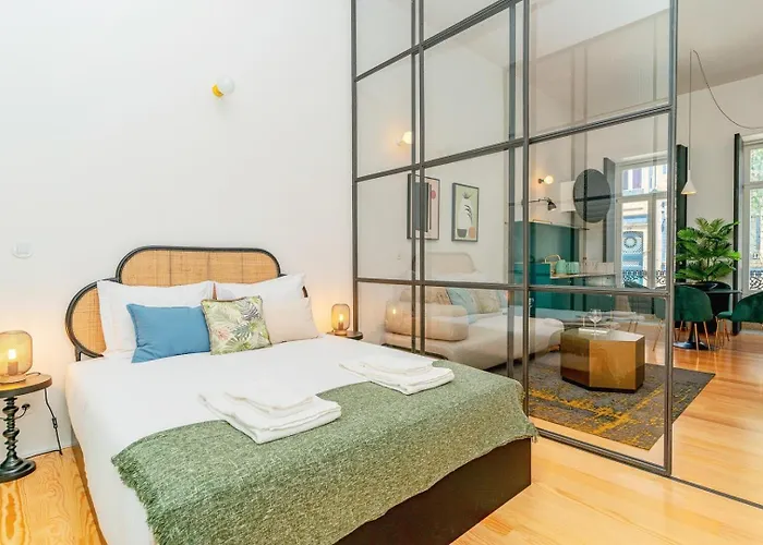 Fancy In Iconic Street Full Of Historic بورتو