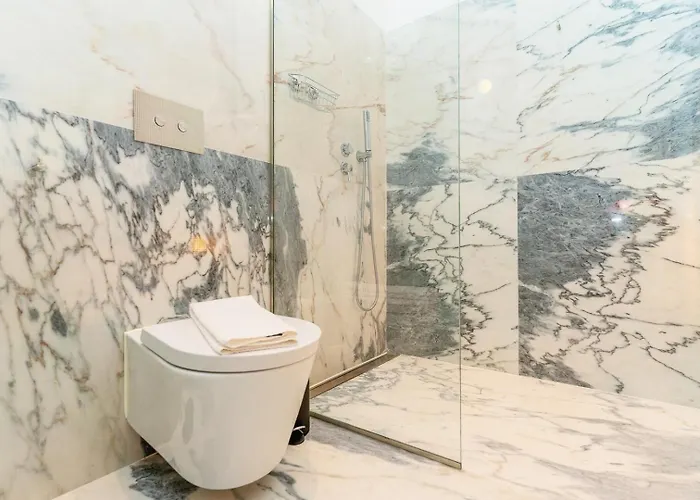 Fancy In Iconic Street Full Of Historic شقة *