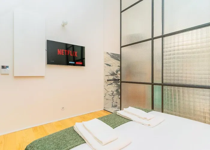 Fancy In Iconic Street Full Of Historic شقة بورتو