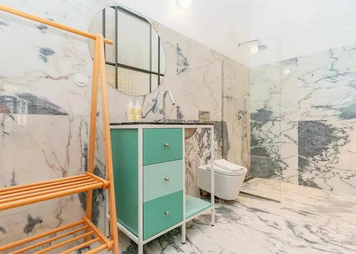 Fancy In Iconic Street Full Of Historic * بورتو