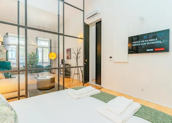 Fancy In Iconic Street Full Of Historic شقة *