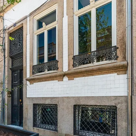 Apartment Fancy In Iconic Street Full Of Historic